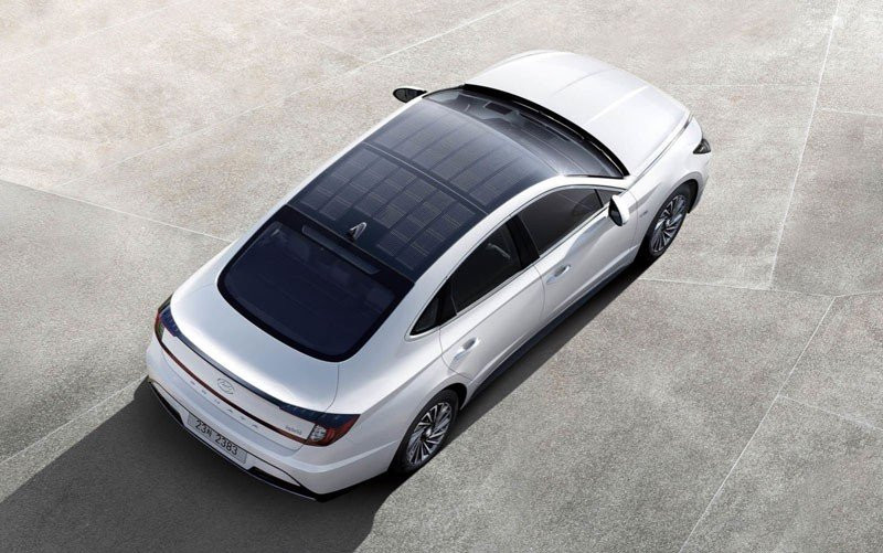 Η Hyundai κυκλοφόρησε το πρώτο αυτοκίνητο με ηλιακά panels στην οροφή του