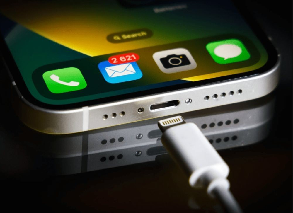 ΕΕ προς Apple: Μην σκεφτείτε να περιορίσετε την ταχύτητα των third-party καλωδίων USB-C