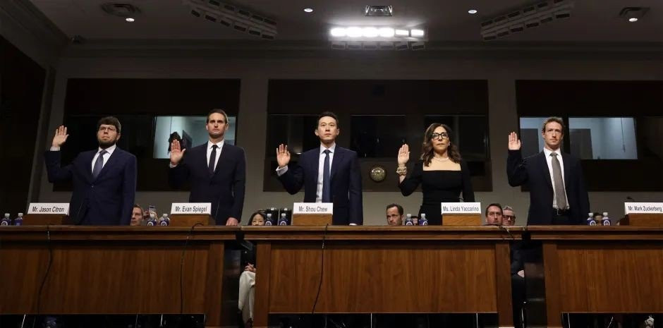 Τα social media στο στόχαστρο και η συγγνώμη του Mark Zuckerberg!