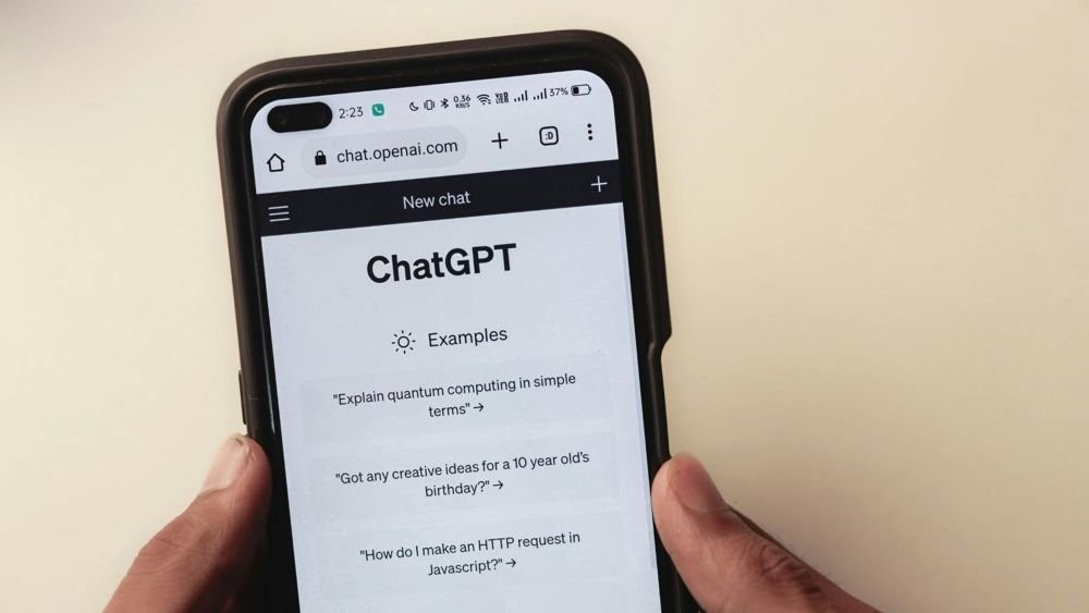 CriticGPT: Το AI μοντέλο που εντοπίζει τα λάθη στις απαντήσεις του...ChatGPT!