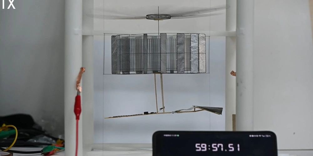Κινέζοι δημιούργησαν drone με βάρος 4gr που μπορεί να πετάει σχεδόν για πάντα