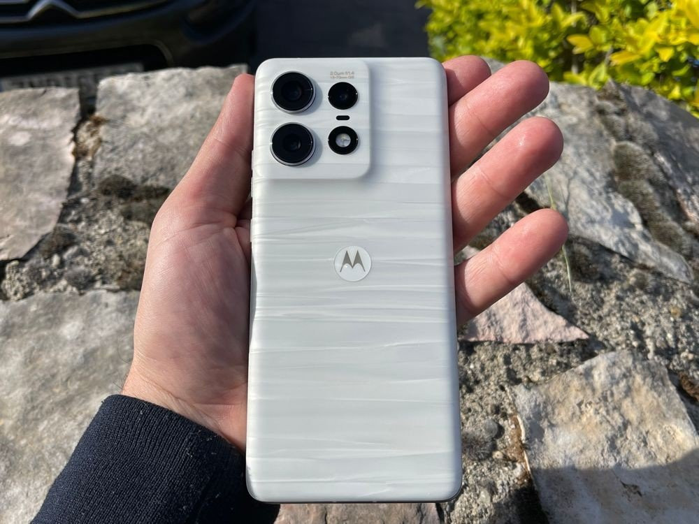 Motorola Edge 50 Pro Review: Με μοναδικό design, καθαρό περιβάλλον χρήσης και super αυτονομία