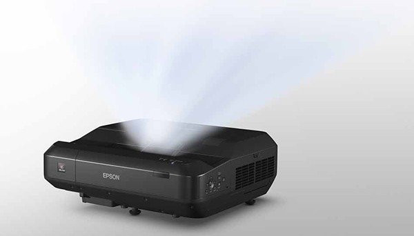 Epson EH-LS100: Ο πρώτος βιντεοπροβολέας laser εξαιρετικά κοντινής απόστασης για το σπίτι [IFA 2017]