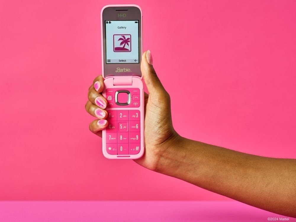 HMD Barbie Phone: Επίσημα αποκαλυπτήρια με ροζ διάθεση βγαλμένη από το 2000