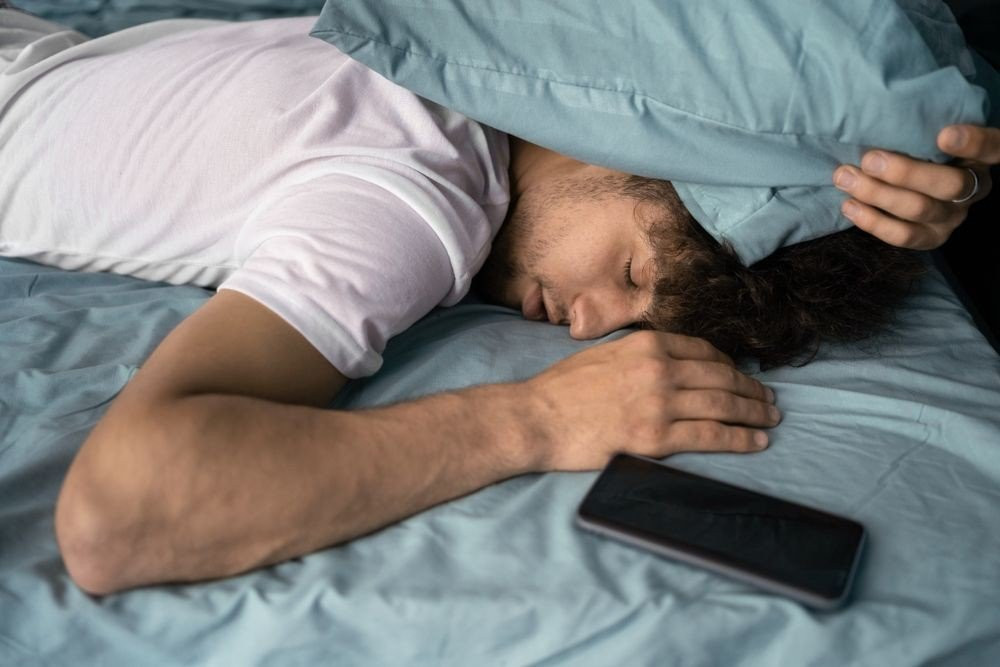 Smartphone στο κρεβάτι: Άκρως ανθυγιεινή συνήθεια και όχι μόνο για την ποιότητα του ύπνου