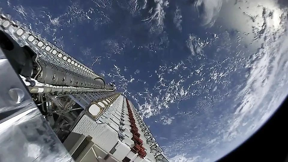 Starlink: Εκθετική η αύξηση των συνδρομητών της υπηρεσίας του Elon Musk