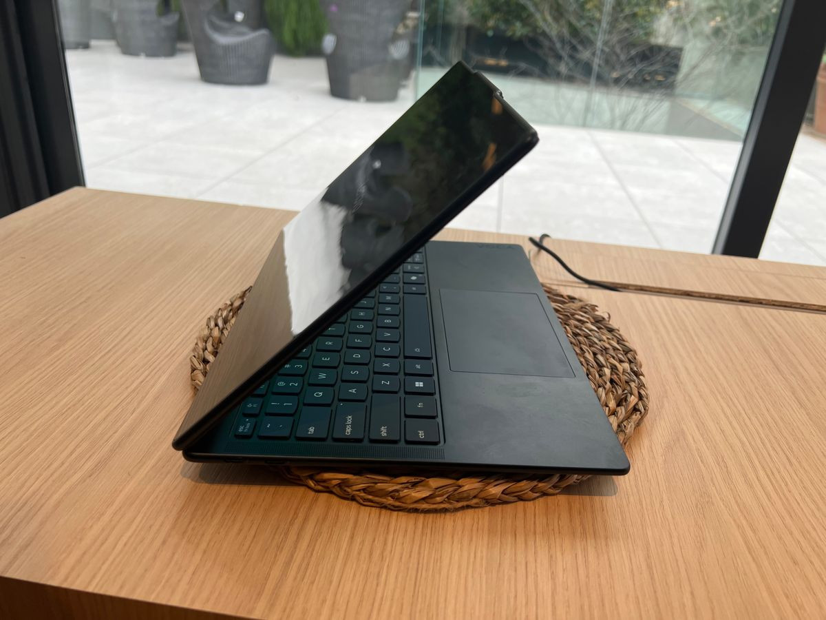 Lenovo Solar Concept: Ένα πρωτοποριακό laptop που αξιοποιεί... τον Ήλιο!