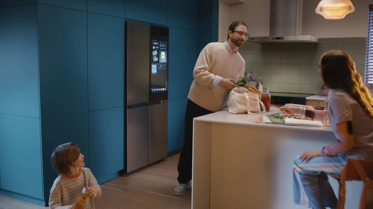 Η Samsung ξεκίνησε να εμφανίζει διαφημίσεις στα... ψυγεία της