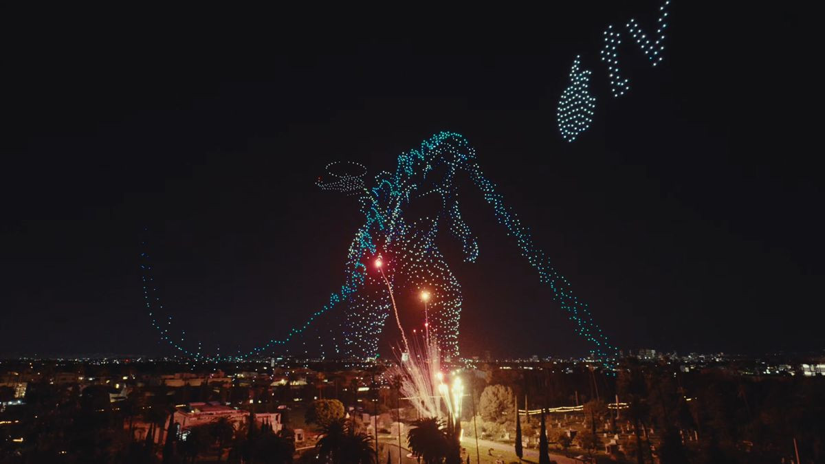 Monarch Legacy of Monsters: 3.000 drones της Apple φωτίζουν το Hollywood με τον Godzilla!