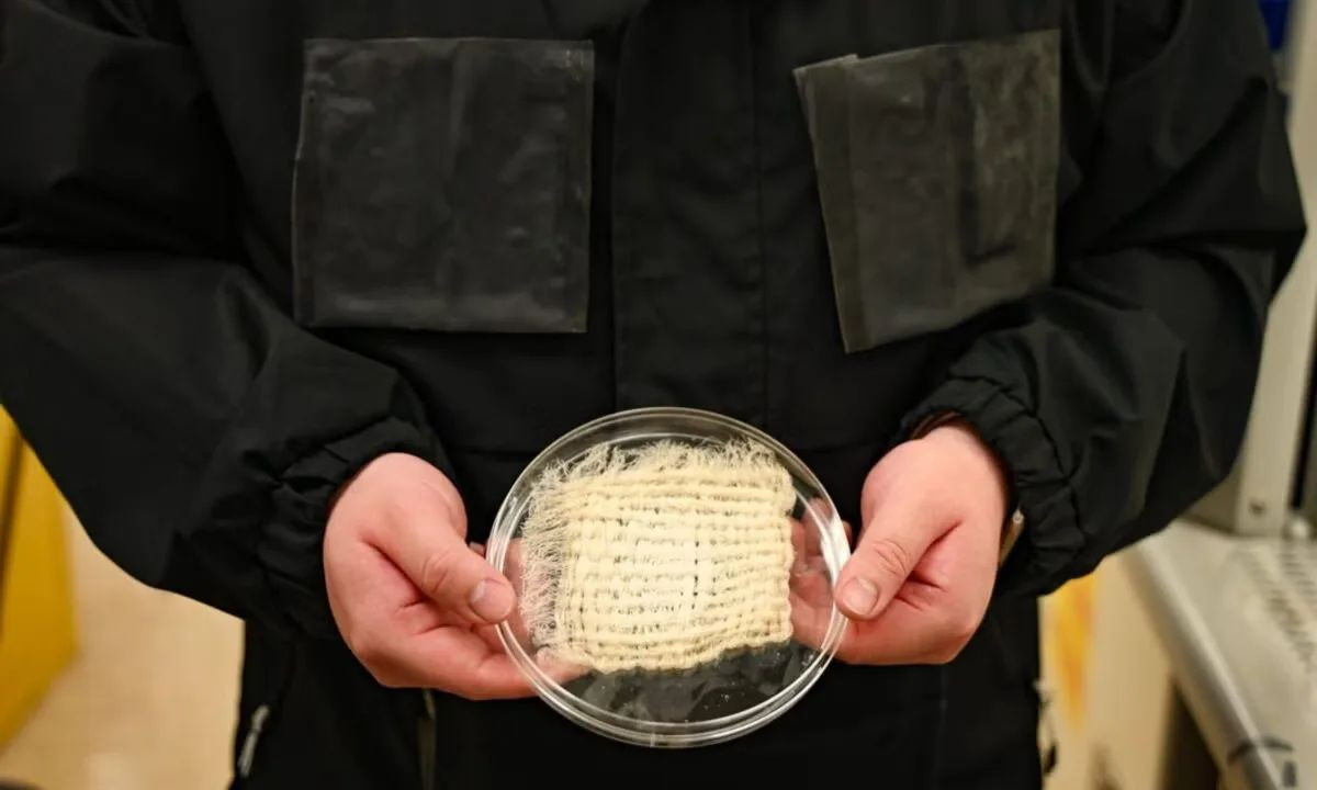 Έξυπνο μπουφάν παράγει έως 900ml πόσιμου νερού ημερησίως από τον αέρα!