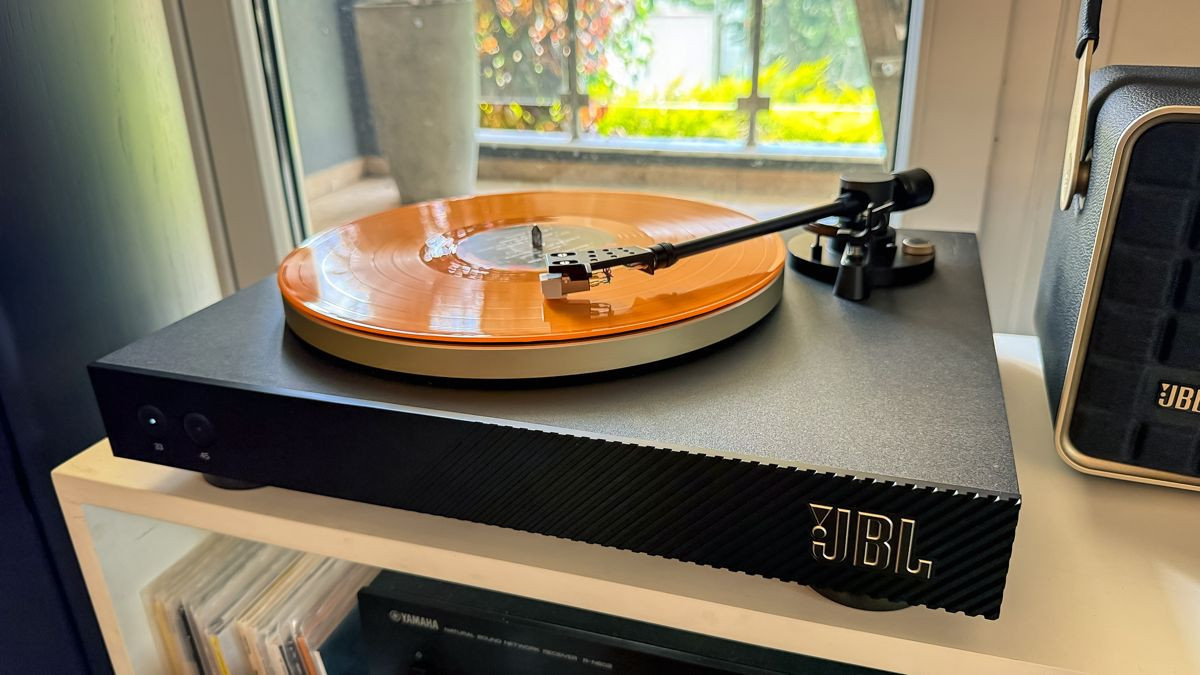 JBL Spinner BT Review: Η ασύρματη πλευρά του βινυλίου στο σαλόνι μας και όχι μόνο
