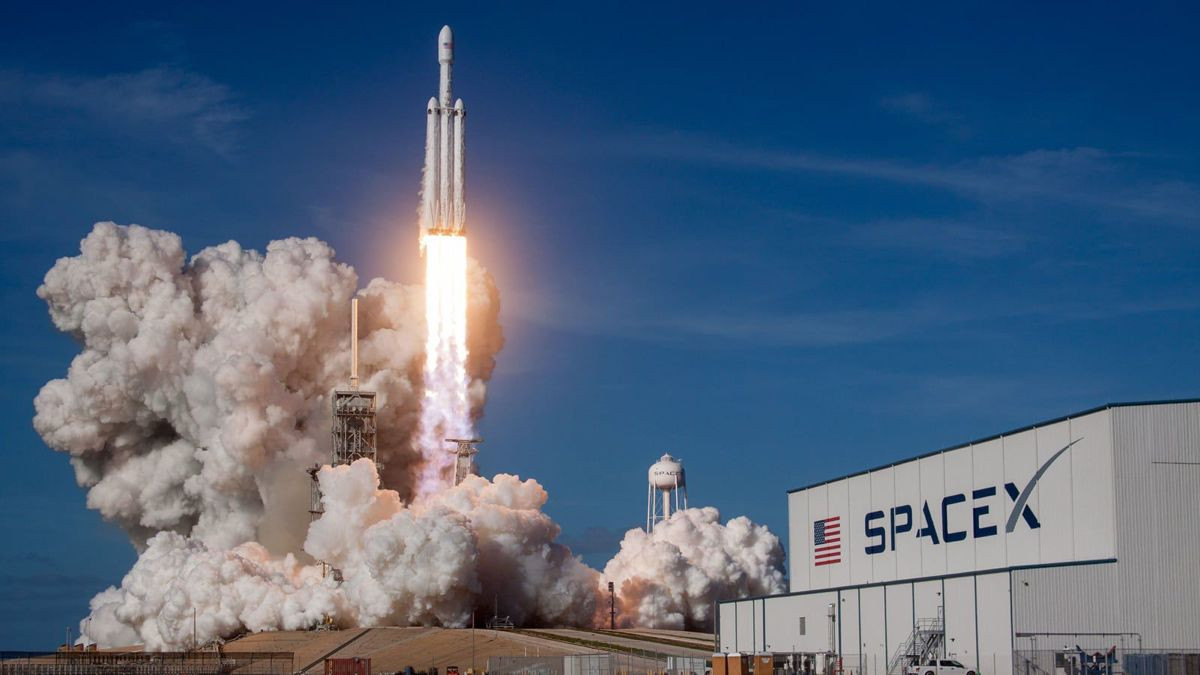 Σχεδιάζει η SpaceX το δικό της hardware; Οι φήμες και η άμεση διάψευση του Elon Musk