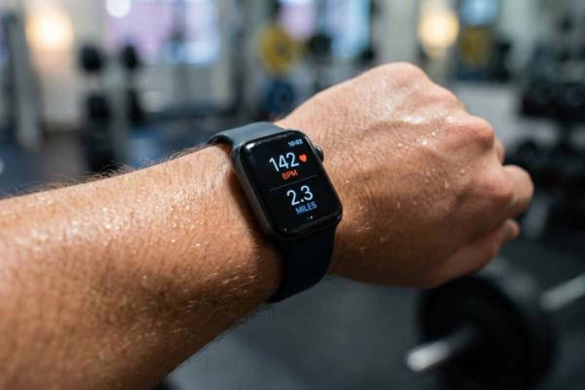 Η ΕΕ εξαιρεί τα smartwatches και fitness bands από τον Κανονισμό Αποσπώμενων Μπαταριών