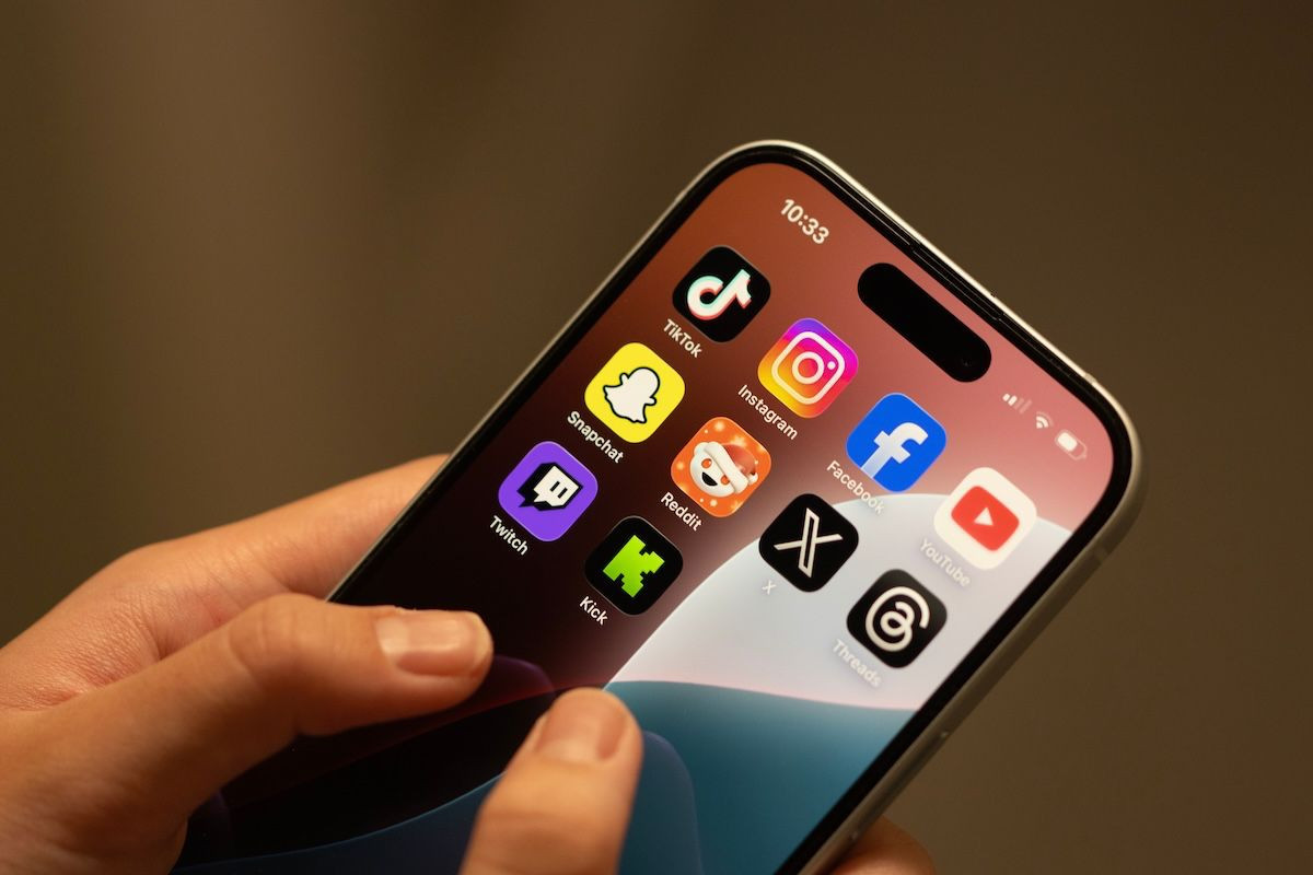 Η Meta προκαλεί TikTok και YouTube να υιοθετήσουν τα νέα, αυστηρά όρια χρήσης για τους εφήβους
