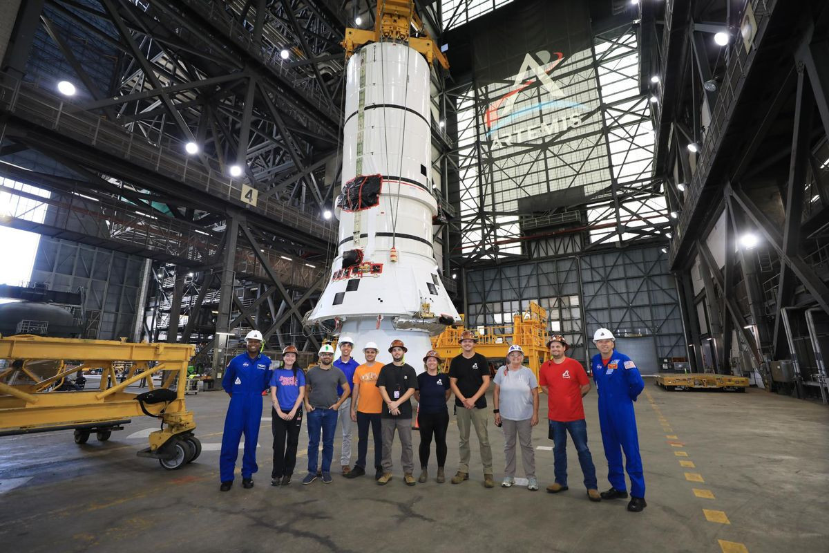 Προετοιμασίες για το Artemis III: Η NASA συναρμολογεί τον πύραυλο SLS