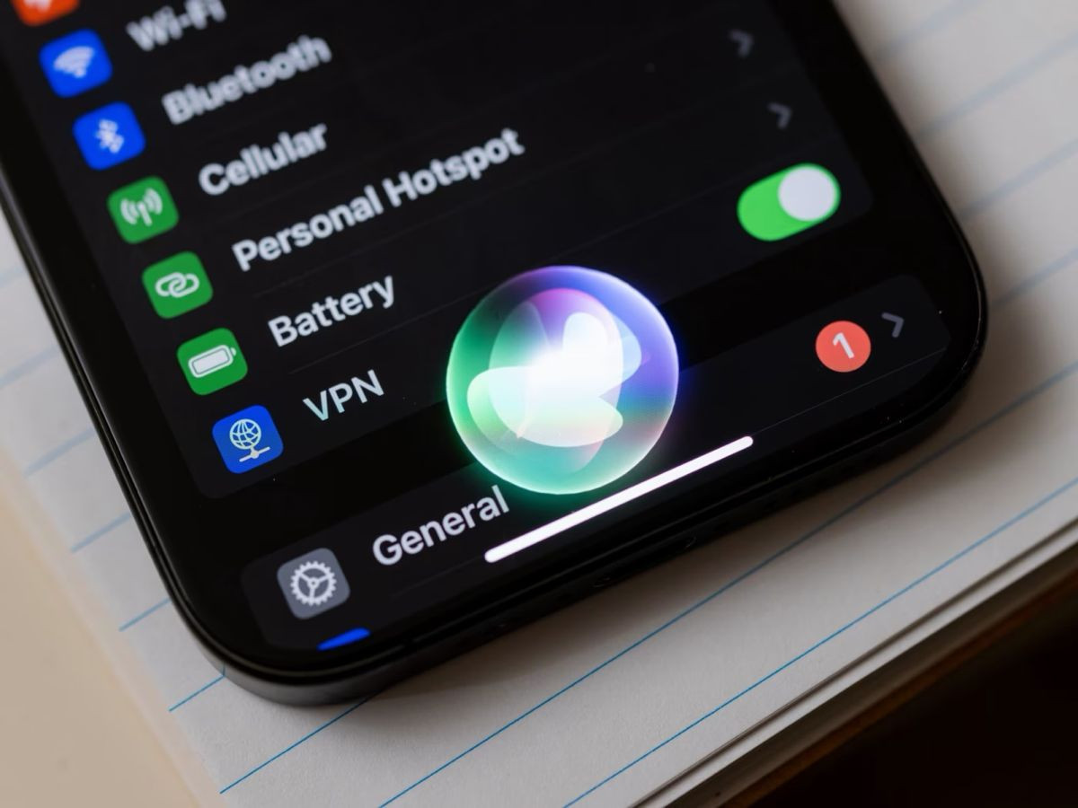 Η Apple προσφέρει συμφωνίες εκατομμυρίων σε εκδότες για την ασφαλή εκπαίδευση της Siri AI
