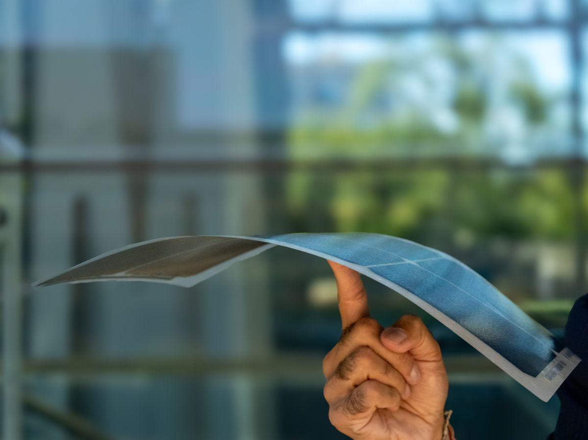 SolarWindow ElectroFlex: Αυτοκόλλητα φωτοβολταϊκλα για παράθυρα και καμπύλες επιφάνειες