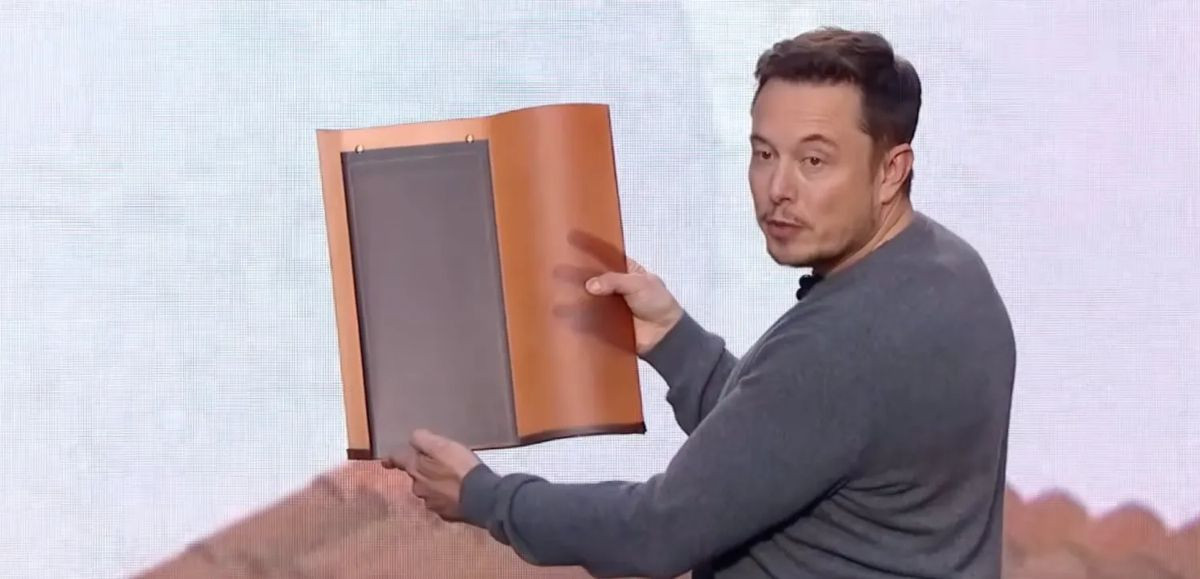 Solar Roof: Η Tesla καταργεί τα φιλόδοξα ηλιακά κεραμίδια της λόγω υψηλού κόστους