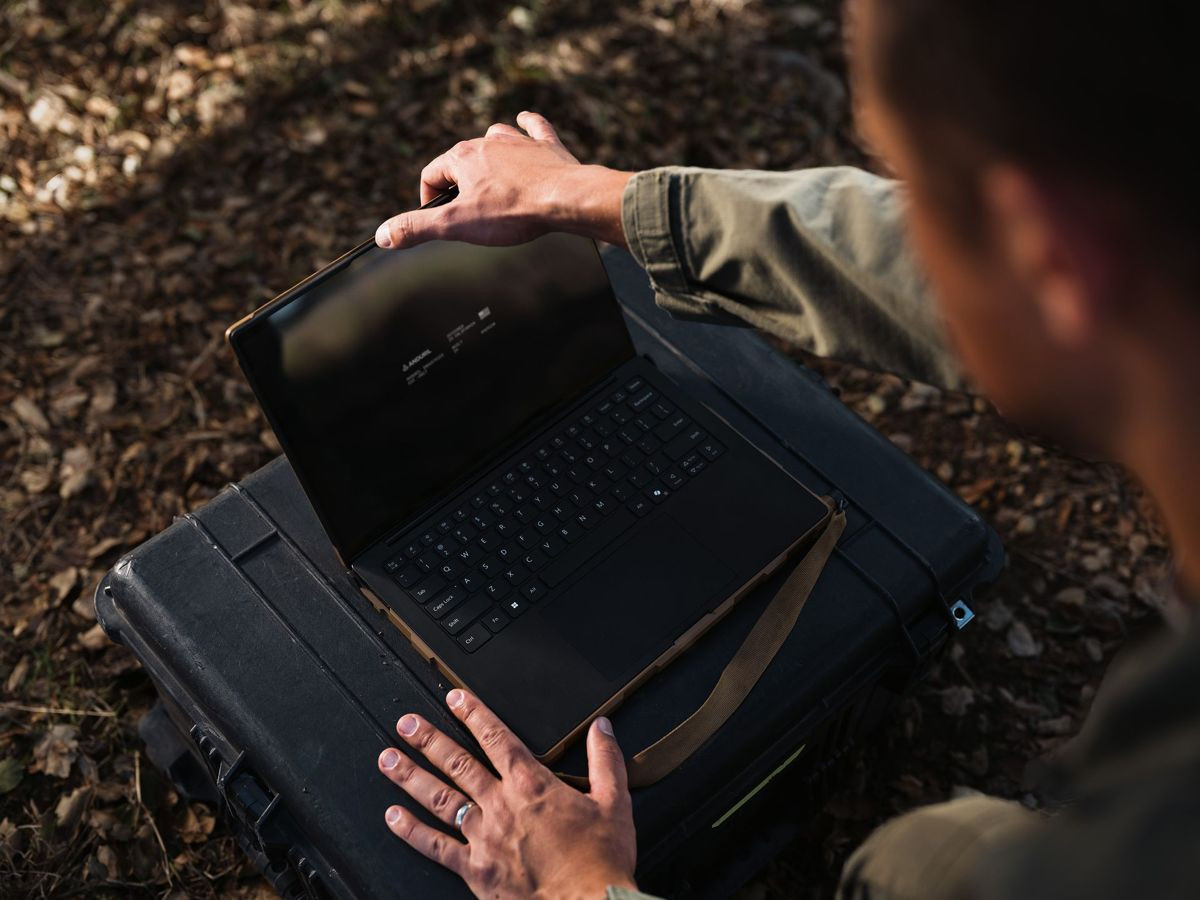 BlueChip: Anduril και Qualcomm ετοιμάζουν ένα αμιγώς αμερικανικό laptop χωρίς κινέζικα εξαρτήματα