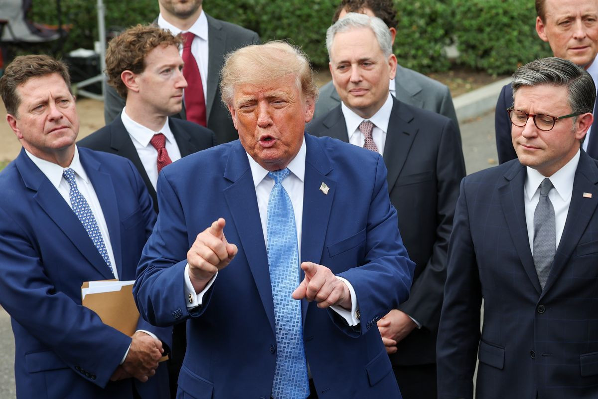 Ο Donald Trump ιδρύει επίσημα τη Super Intelligence Force - Ποιος μπήκε επικεφαλής και ποιος ο στόχος