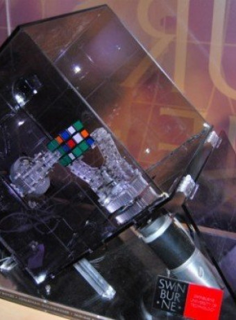Ruby, το ρομπότ που λύνει τον κύβο του Rubik σε 10.69sec! image