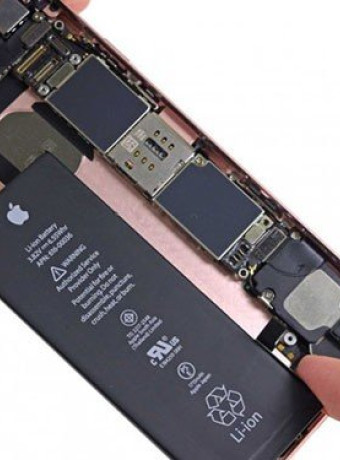 Η LG θα παρέχει μπαταρίες σε σχήμα L για τα iPhone του 2018 image