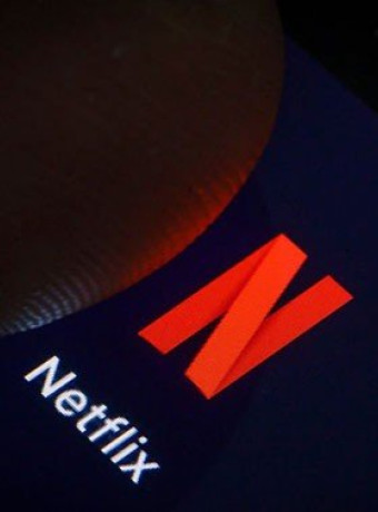 Netflix: Η λειτουργία Smart Downloads κατεβάζει αυτόματα το επόμενο επεισόδιο στη συσκευή σου [Video] image