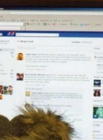 9 στους 10 χρήστες του Facebook παρακολουθούν τη δραστηριότητα των πρώην τους image