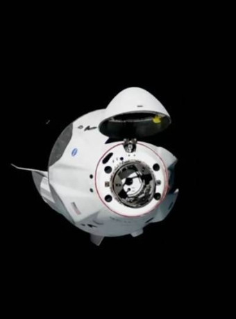 SpaceX: Ολοκληρώθηκε με επιτυχία η πρόσδεση του Crew Dragon στον ISS image
