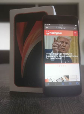 iPhone SE 2020 Review image