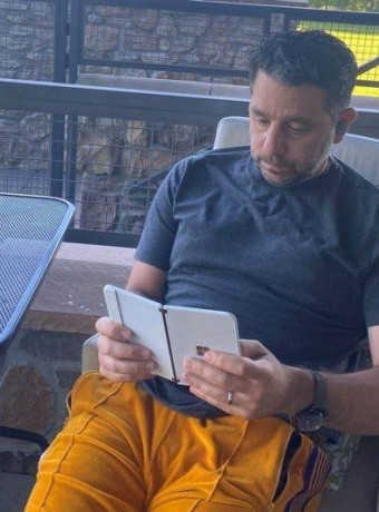 Microsoft Surface Duo: Ξανά στα χέρια του Panos Panay image