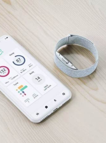 Amazon Halo: Το wearable που παρακολουθεί το σώμα και τη φωνή σου image