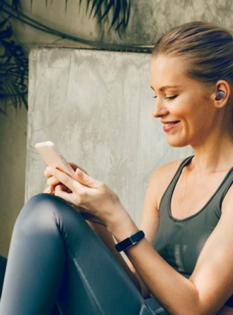 Creative Outlier Air V2: Νέα Super X-Fi Ready ασύρματα earbuds με μεγάλη αυτονομία image