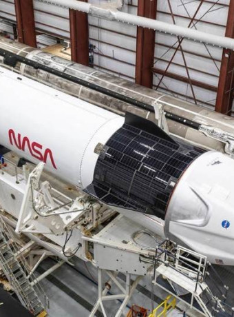 SpaceX: Γράφει ιστορία με την πιστοποίηση της NASA για το Crew Dragon image