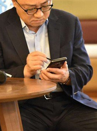 Το Samsung Galaxy Note9 στα χέρια του CEO της Samsung! [Pics] image