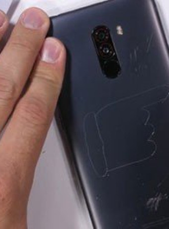 Xiaomi POCO F1: Πόσο αντέχει σε σκληρές δοκιμασίες και πολύ δυνατή προσφορά για την έκδοση 6GB + 128GB image