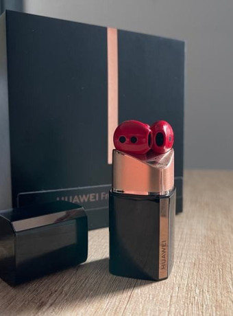 HUAWEI FreeBuds Lipstick Review: Πολυτέλεια στο...κόκκινο image