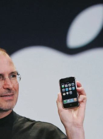 iPhone: 15 χρόνια από την ιστορική παρουσίαση του Steve Jobs image