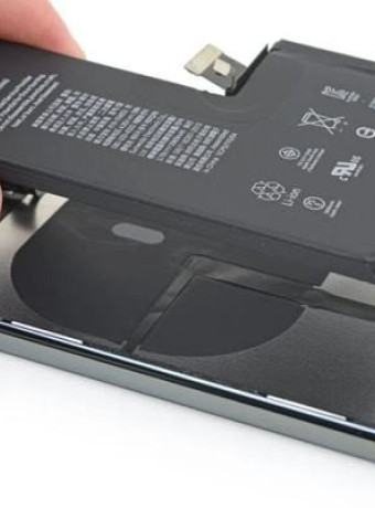 Η ΕΕ ίσως πιέσει για επιστροφή στα smartphones με αποσπώμενες μπαταρίες image