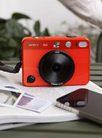 Leica Sofort 2: Η νέα υβριδική ψηφιακή κάμερα που εκτυπώνει τις φωτογραφίες σας image