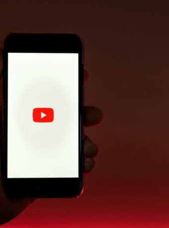 YouTube: Διαθέσιμη η AI λειτουργία Jump Ahead για συνδρομητές Premium image
