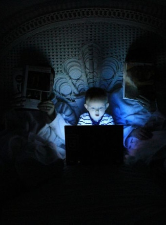 Πώς οι online διαφημίσεις μπορούν να επηρεάσουν την ευημερία των παιδιών μας image