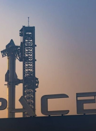 Starfactory: Μια ξενάγηση από τον Elon Musk στη βάση της SpaceX! image
