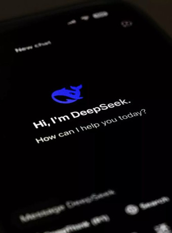 DeepSeek: Η πιο επιτυχημένη AI του 2025 μπλοκάρεται ήδη σε πολλές χώρες image