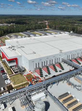 Η Microsoft αποκαλύπτει το πρώτο AI superfactory που υπόσχεται να αλλάξει την υπολογιστική ισχύ image