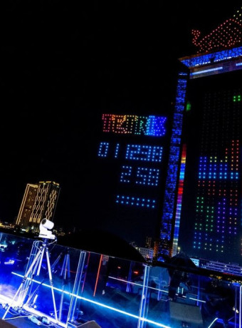 Το μεγαλύτερο Tetris της ιστορίας: 2.800 drones μετέτρεψαν τον ουρανό του Ντουμπάι σε Game Boy image