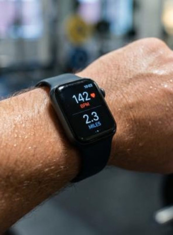 Η ΕΕ εξαιρεί τα smartwatches και fitness bands από τον Κανονισμό Αποσπώμενων Μπαταριών image