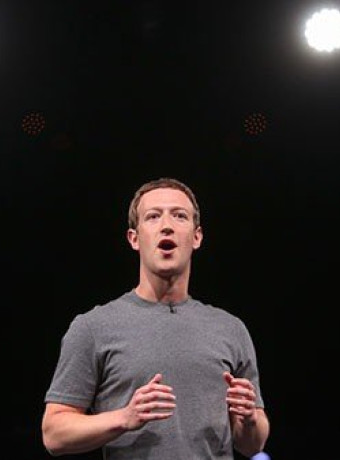 Facebook: Ο κόσμος μοιράζεται ολοένα και λιγότερο προσωπικά status updates image