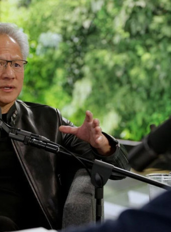 Jensen Huang (Nvidia): Κλείστε τα εργαστήρια αν η AI βγει εκτός ελέγχου image