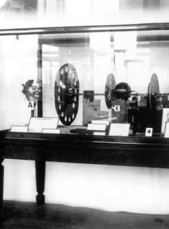 Η Google τιμά τον "πατέρα της τηλεόρασης", John Logie Baird image